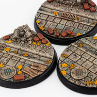 Gros plan sur la texture d'un socle Old City 50 mm — pavés disjoints et gravats